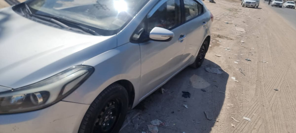 سيراتو نجف بيهه راشات صبغ فقط للبيع 2017 خليجي 1600 منضومه غاز ⛽️  السعر 107 ***********
