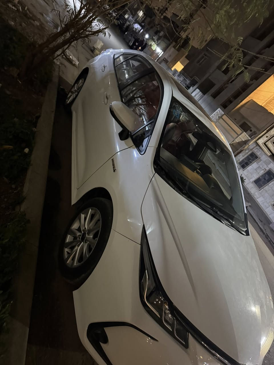 السلام عليكم للبيع فقط
كورلا ٢٠٢٤ صيني شكل الخليجي 
هايبرد بانزين العلامة الزركة
ماشيه ٤٢ الف 
فول مواصفات داخل احمر 
ملاحضه السياره بيها طخه صغيره بلبنيد ومبدل لون 
فقط البنيد لا دواخل ولا اي شي . وينرادلها بارد جاملغ خلفي 
سياره تحويل مباشر 
رقم بغداد 
السعر ١٤٣٠٠$ 
العنوان بغداد كم سارة 
***********
