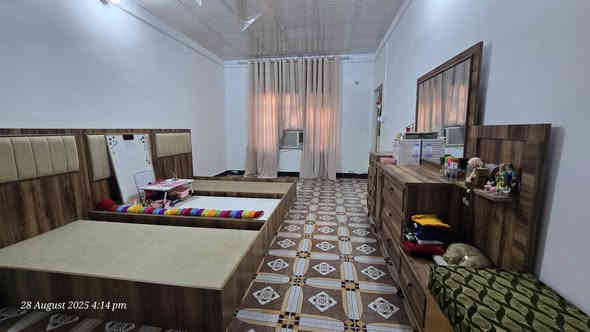 سلام عليكم
دار للبيع  بمساحة ٢١٦ م في الحلة حي المهندسين واقع في الفرع مقابل مجمع الامين الطبي مجاور فرن صمون العسل عرض شارع ١٥ متر 
يبعد مسافة ١٠٠ م عن الشارع الرئيسي
سعر البيع ٢٥٠ مليون
طابو صرف بناء ٢٠١٠ وترميم ٢٠٢٥ وحالة الدار جيده جدا 
بناء طابوق جمهوري وسقف صب مسلح  
طارمه بأرضية بورسلين تكفي سيارتين وحديقة كبيرة 
ممر داير الدار بلا مناور 
الطابق الاول ارضية كرانيت ومكون من هول و استقبال و مطبخ و غرفة و صحيات
الطابق الثاني ارضية بورسلين ومكون من هول و غرفتين و صحيات و بلكونه
سطح ارضية فرشي
للتواصل ***********
***********
