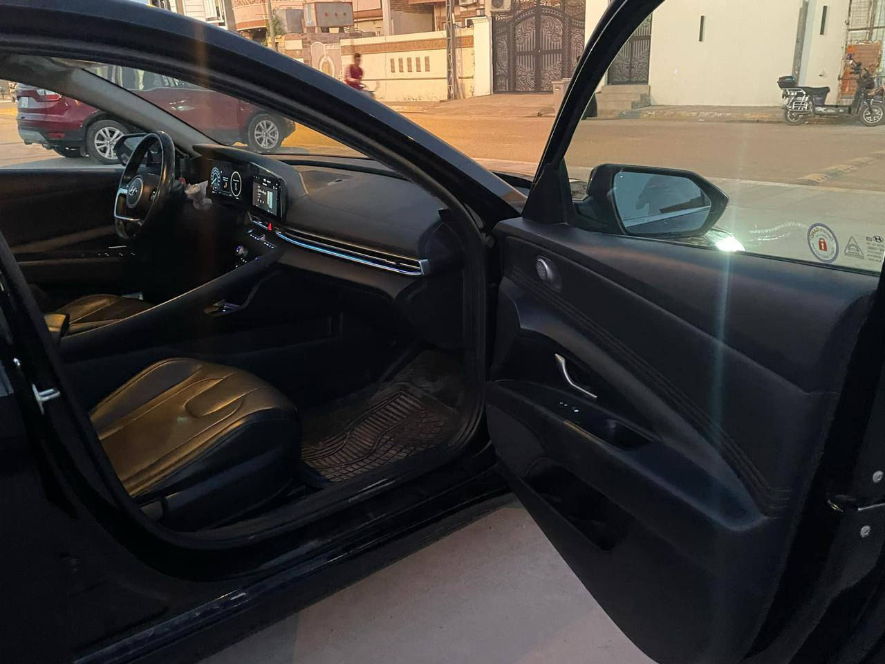 النترا ٢٣
ضرر بنيد مبدل بنفس الون بدون صبغ
شاصي لغد مكفول
ايرباك ستيرن فقط
موصفات فول
رقم بغداد معوقين باقي سنتين صير حره
السعر ١٤٥ بيها مجال
مكان السياره الفلوجه
رقم تلفون صاحب السياره ***********
