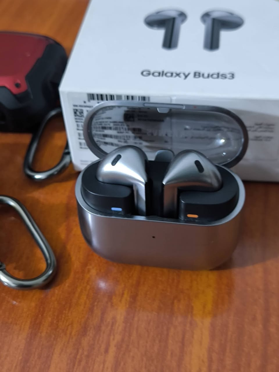 للبيع سماعه Samsung Galaxy Buds 3
استعمال قليل  
معى كڤر عدد 2 هديه 
مكاني بغداد الشعب


**إذا كنت صاحب هذا الإعلان وتريد حذفه لأي سبب، رجاءا أرسل رسالة إلى الدعم الفني**