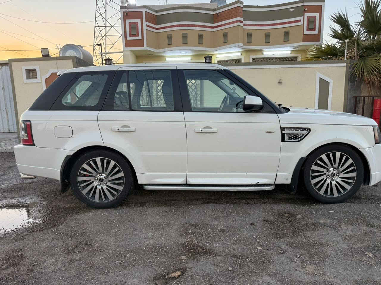 رانج روفر  سبورت موديل 2010 خليجيه
وكاله سرداد مكفوله 
مكينه V8 بدون سوبر
صندوك شفط   
ستيرن كهرباء +هيتر   
فتحه سقف   
جوبلس تصعد وتنزل   
مري شفط 
مقاعد كهرباء 
داخل جلد بيجي 
شاشه وكامره خلفيه   
مقعد خزن ميموري   
تبريد ثلج 

رقم بغداد مميز 🎖️🎖️🎖️ سنويه ل 2030 
   كير ومحرك كفاله سياره جديده
 بدون اي نقص   تخم تاير. صدر امامي خلفي جديد  
   العنوان بغداد   

السعر 120 وبيها مجال 

رقم صاحب سيارة 
 ***********
***********
