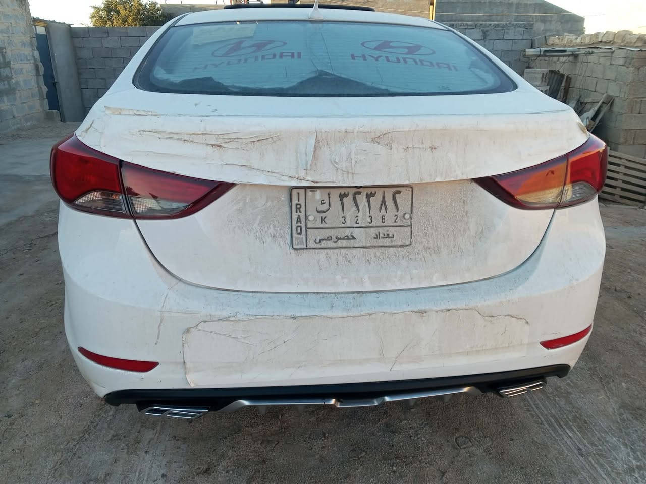 النترا ٢٠١٥ رقم بغداد تويل ثاني يوم صدر جديد محرك وكير شرط الفحص وتخم تاير سياره بيها جاملغ ونص من الباب  رش صبغ بدون ضربه السعر ١٢٠ وبيها مجال بسيط اتصال على رقم  مكلف بل نشر  *********** مكان السياره رمادي
