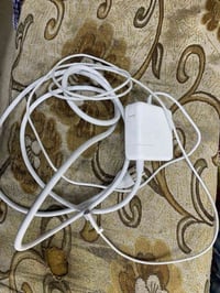 شاحنه البتوب اصليه ابل سعرهه35 07802353580