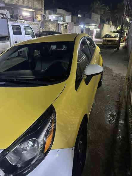 السلام عليكم سيارة كيا ريو موديل 2013 رقم بغداد صورة كدامك موضح كلشي بيها يحتاج صبغ جاملغ امامي وخلفي  سعرها ٧٥ وبيها مجال للتواصل
***********
