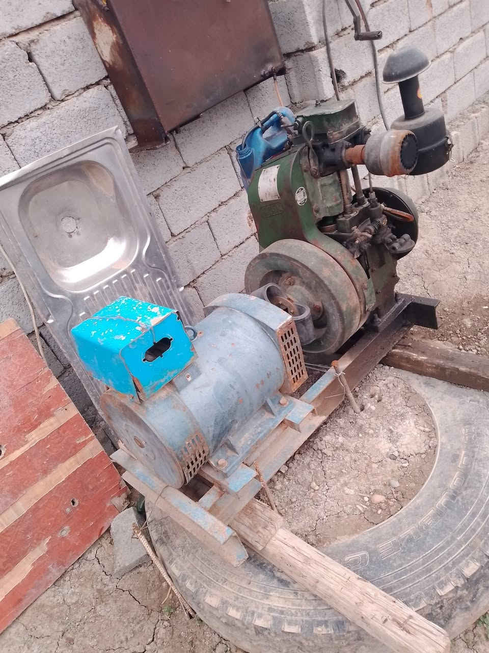 مولد للبيع ومراوس حسب الغناعة جاهز وعل فحص سعر 625 وبي مجال عنوان بغداد على طريق بسع البور *********** لشراي يتصل
