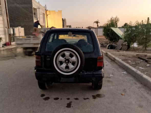 السلام عليكم 
سيارة للبيع موديل 95 سيارة نظيفه مكينة خير من الله جديده دواخلها نضيف كهربائيات كلها شغال تبريد و مسجل والملحقات الاخرى رقمها القادسية 
العنوان / بغداد / الدورة / المهدية الثالثه 
رقم الهاتف : *********** للاستفسار الاتصال على الرقم
