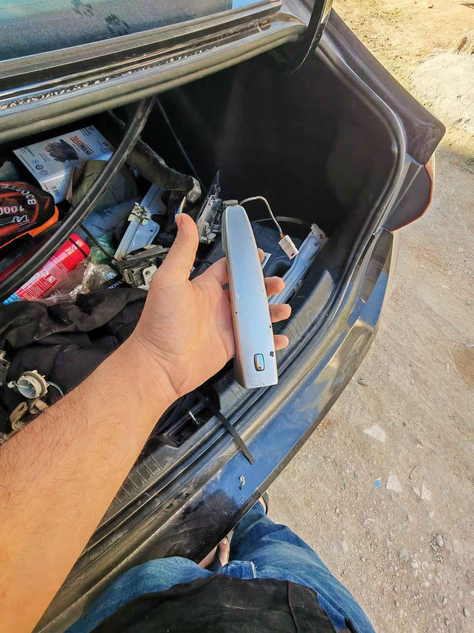 السلام عليكم حبايب ادوات ماليبو وكلهن حديثات  بس اكو المرايه من جوه مكسوره ومال الجامه بي كسر شويه ابو المصلحه يعرفلهن اني مو يمي السالفه اذا اكو احد يستفاد منهن  شكد سعرهن بل سوك اني جوه السوك بهواي
الاستفسار 
***********
***********
