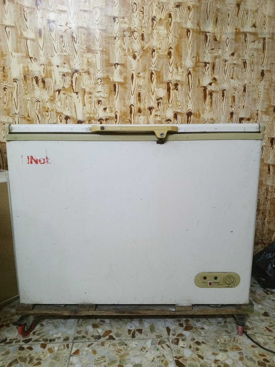 السلام عليكم 
مجمده للبيع تجميد فول
غساله نضيفه كلش للبيع
قيم وأخذ 
***********
ملاحظه نت ما عندي
