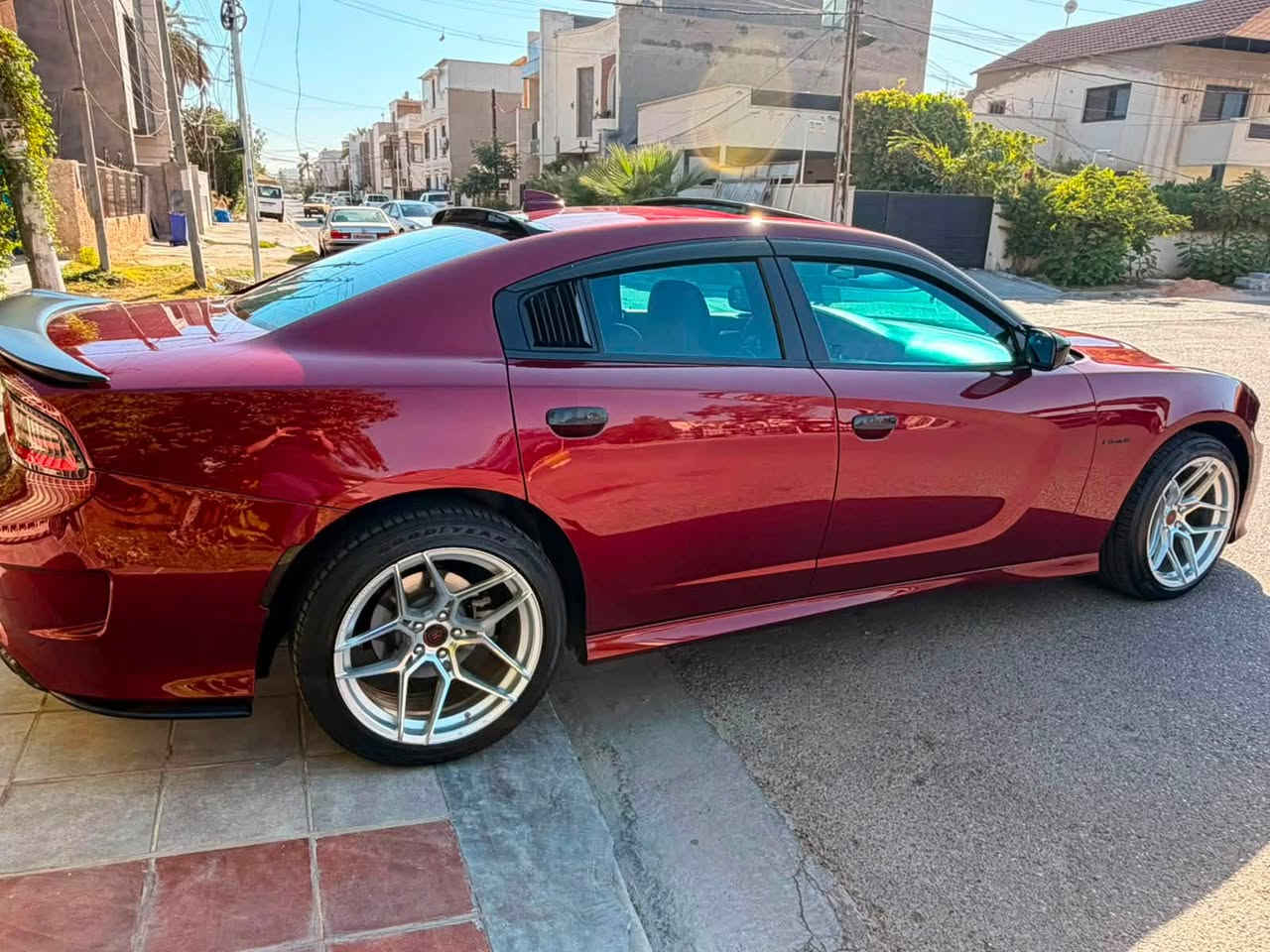 لليدور نظيف وجديد 
جارجر 2022
RT MAX بلاك توب 
محرك 5700 v8
كير ٨ سرعات
السيارة جديدة بعدهة وبعد احلى من الصور 
مماشية هواي ماشية ١٨٠٠٠ كيلو فقط 
و حادثهة سرقة بنيد ودشبول فقط يعني كلش بسيط. 
ايربااااك كلة سلييم وموجودة الصور بالمنشور 

فول مواصفات 
فتحة 
كشنات كنتارا حضن 
كشنات تدفئة وتبريد 
كشنات خلفية تدفىة 
كشنات خزن ميموري ٣ وضعيات 
سستم صوت هارمن كاردن 
رادار جانبي نقطة عمياء 
هيتر مري جانبية
 ويل ٢٠ روهانا اني شادة 
مغلفة ppf  وعازل حراري لزجاج السيارة 

وبعد مواصفات الجارجر العادية شاشة وكاميرا وكار بلي وتشغيل عن بعد وشفتات ستيرن 
 السعر ٣٢٤$
مكان السيارة بغداد السيدية 
للاستفسار خاص او واتساب 
***********
