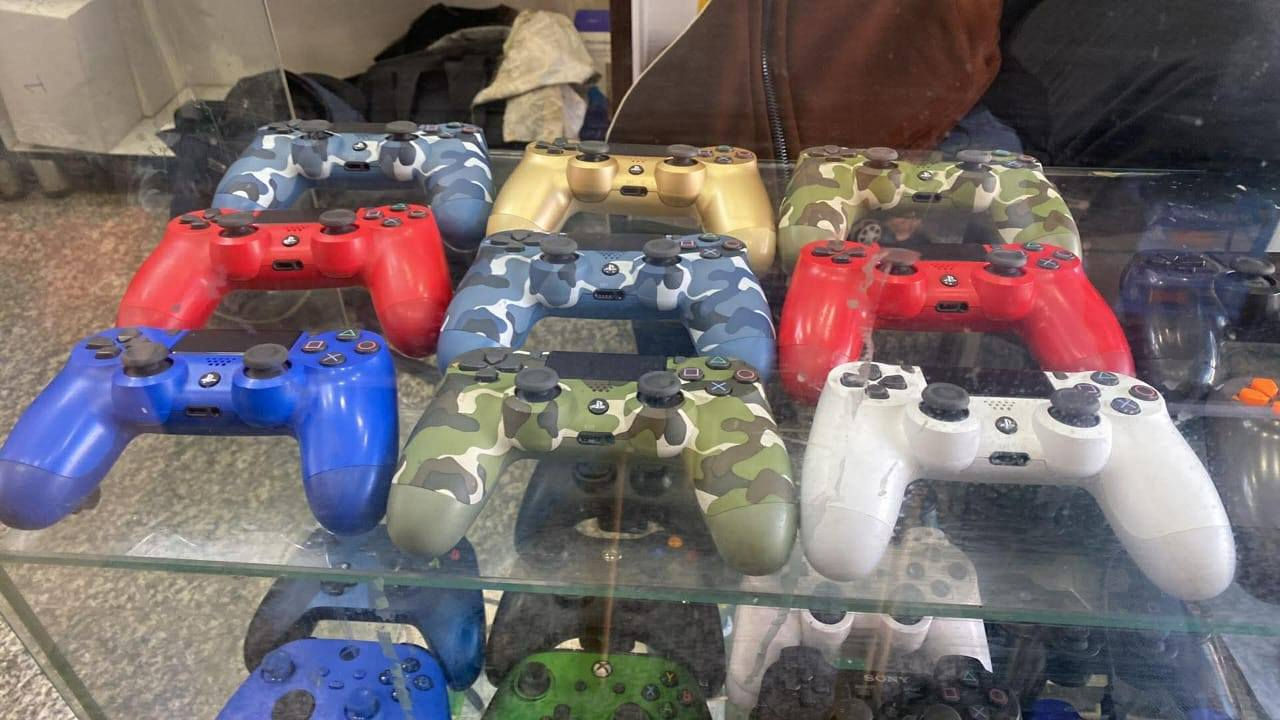 تعالوا لحكوا عليهم قطع محدوده
يتوفر جوستكات بلي 1٫2٫3٫4
واكس بوكس 360
اسعار مناسبة 
وتوصيل متوفر لكل المحافضات


**إذا كنت صاحب هذا الإعلان وتريد حذفه لأي سبب، رجاءا أرسل رسالة إلى الدعم الفني**