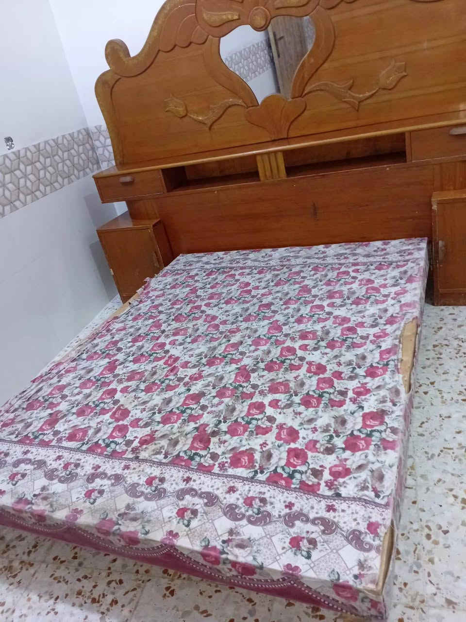 السلام عليكم
غرفة اخشاب للبيع بسعر مناسب مكاني بابل شارع ثمانين 

(+964 783 812 0523 هذه بي واتساب ) شوفها واقتنع وسهله 
0781 231 5548 .
