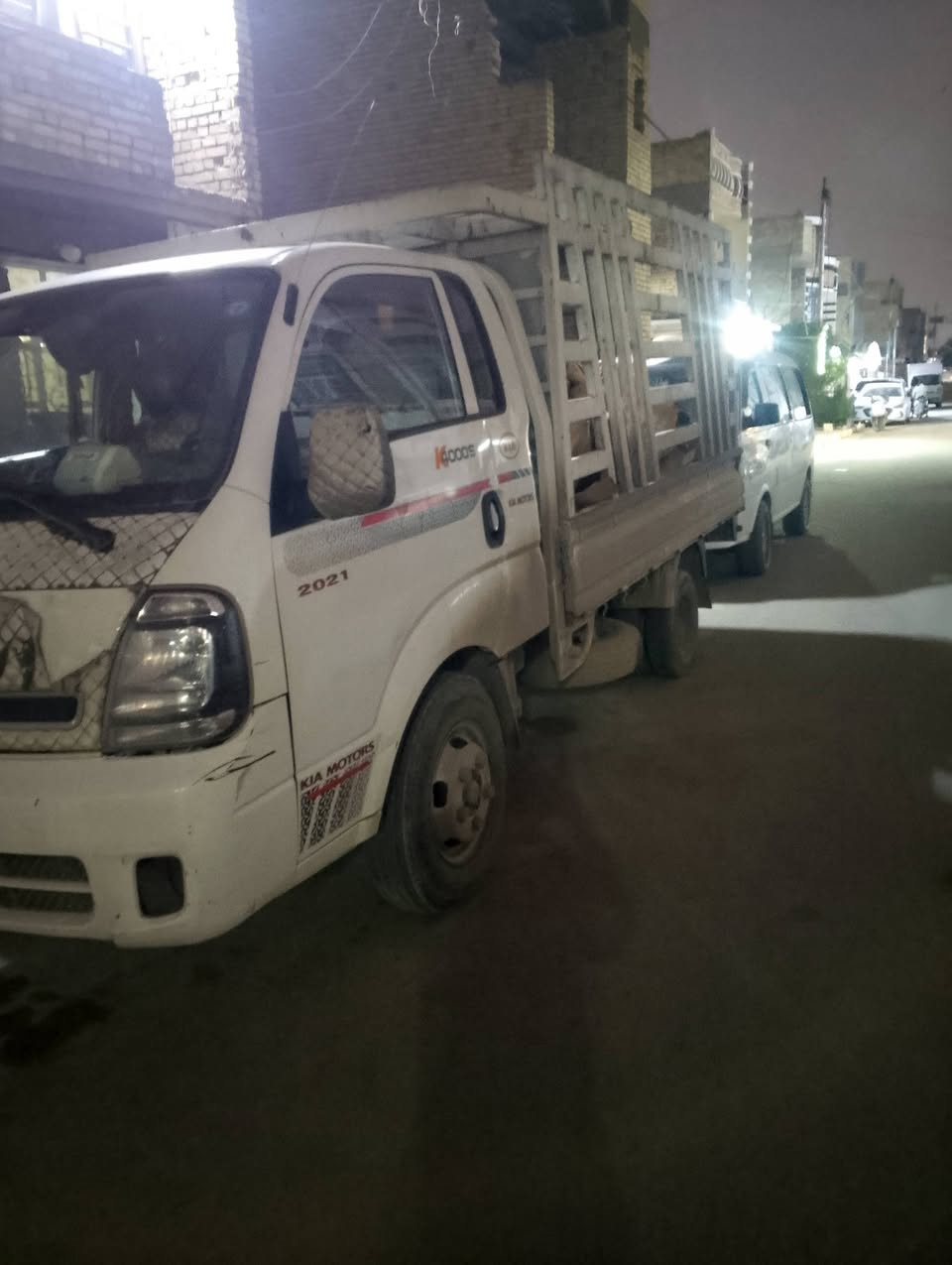 متوفر كية حمل لنقل الاثاث والكراوي داخل بغداد عامة والغزالية خاصة ***********
***********
