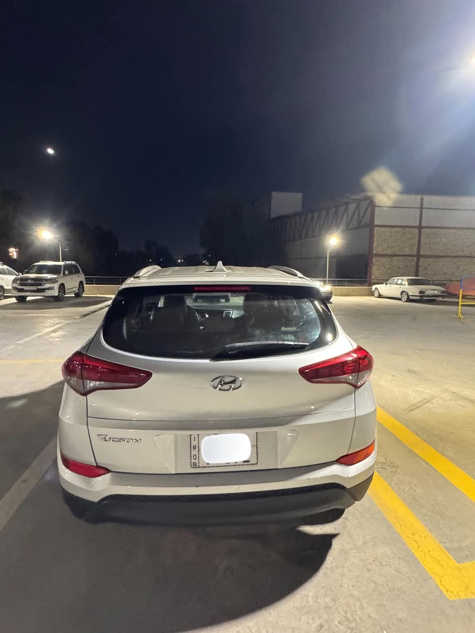 سلام عليكم عندي سياره توسان موديل 2018 سياره وارد امريكي بدون ضربه بيه تقريبن ربع البنيد صبق باقي السياره مكفوله  سياره رقم بغداد  العنوان بغداد السعر 155 ورقه وبيه مجال شي بصيط الاستفسار الرقم ***********
