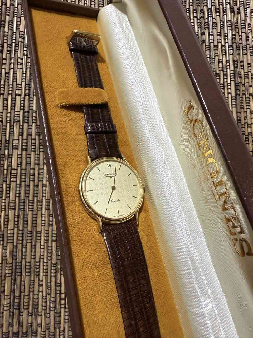 لونجين قطر 31.5 تغليف سير وبكل بلادي مع العلبة 
كالجديد مينا مميزة 
🫡


**إذا كنت صاحب هذا الإعلان وتريد حذفه لأي سبب، رجاءا أرسل رسالة إلى الدعم الفني**