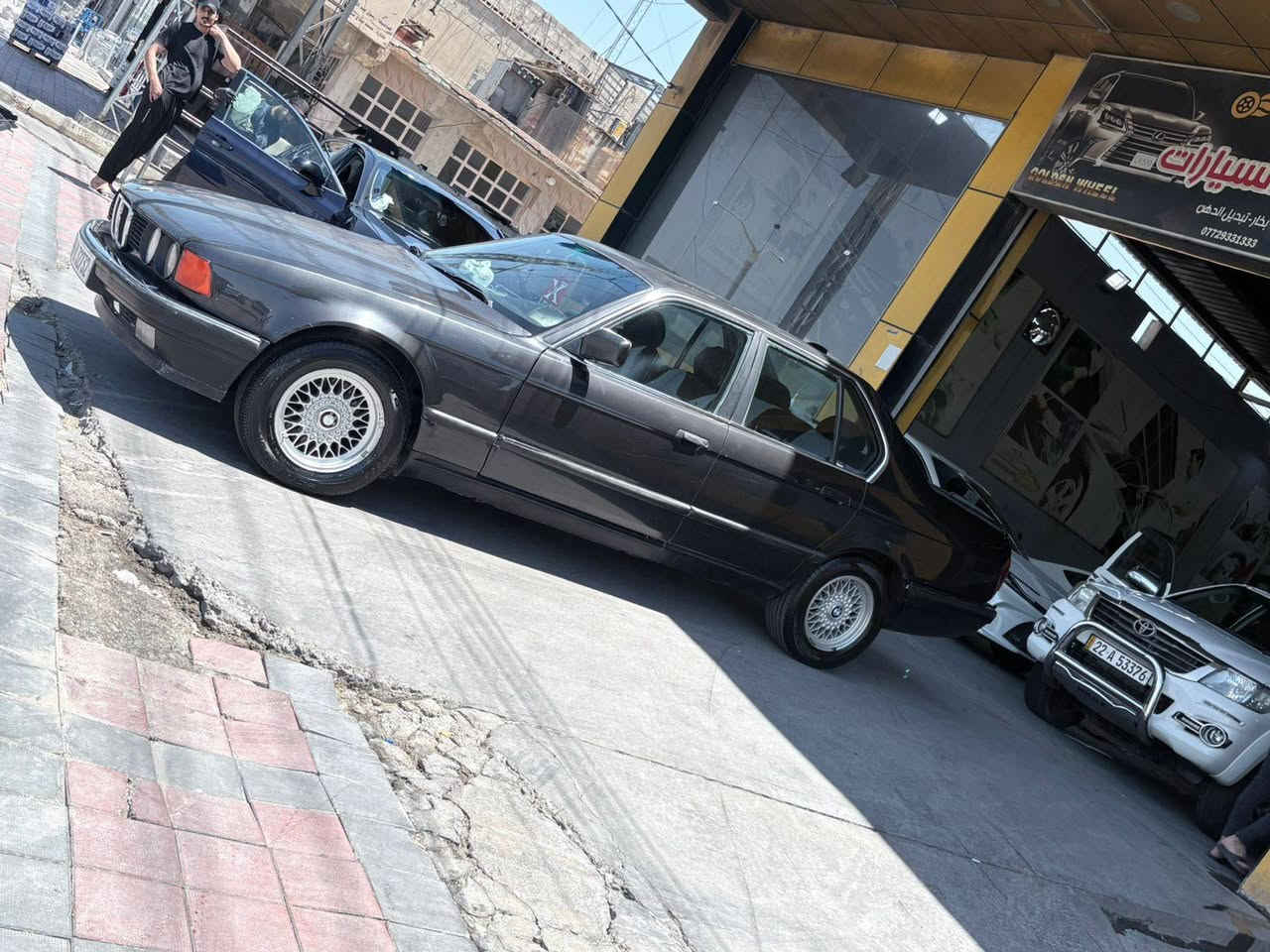 من رخصت الادمن 
سياره بي ام دبليو
موديل:91
لون:اسود
سياره غنيه عن تعريف 
صدر امامي وخلفي جديد
تخم تاير جديد 
تبريد شغل جديد شغال ثلج 
مكينه وكير مكفولات
سياره جاهزه ماناقصه برغي واحد سعر 55ورقه وبيه مجال حك جيه
العنوان عامريه الفلوجه ***********
