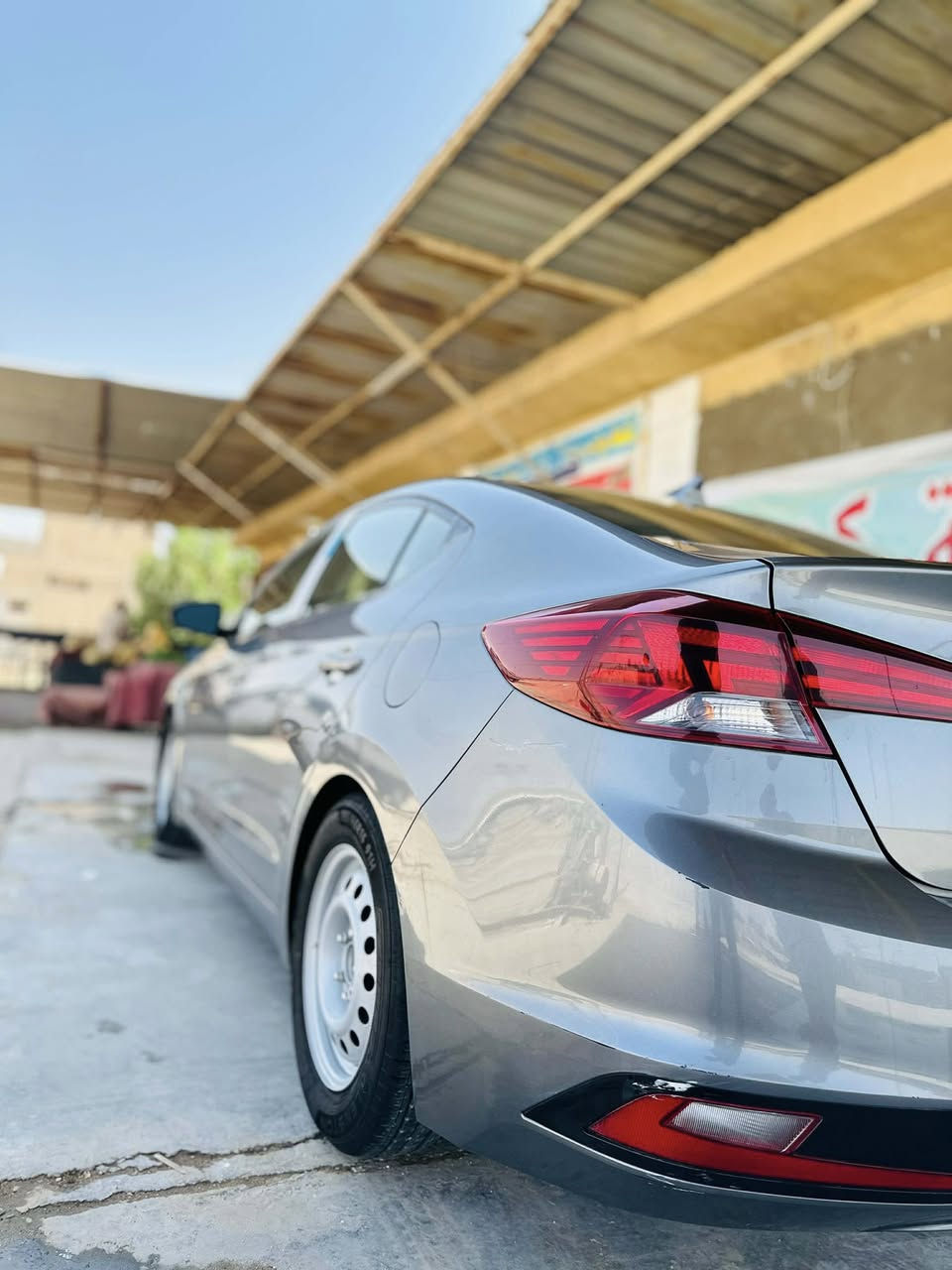 النترا موديل ٢٠٢٠
للبيع مكينه دوش ٢٠٠٠ رقم كربلاء إنكليزي  سياره ماشيه ١١٩الف قطعتين والثالثه كلير فقط توحيد لون  كير اي تي ام 
مكاني كربلاء الهنديه السعر ١٣٠ وبيها مجال بسيط
رقم التلفون ***********
