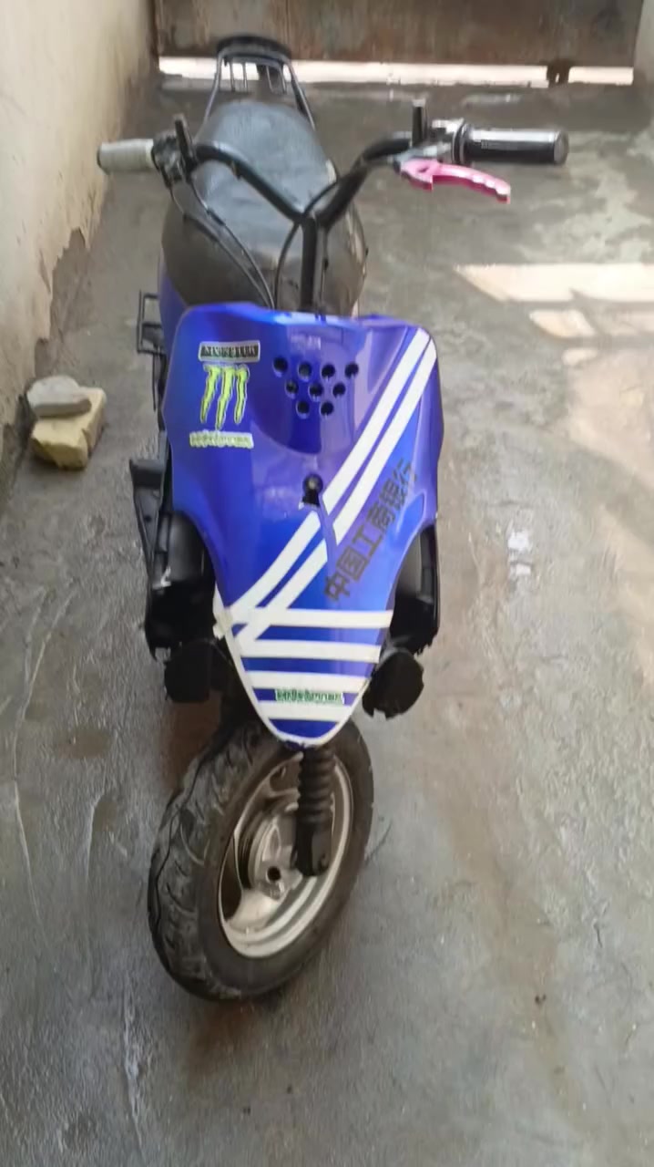 سلام عليكم كل التفاصيل موجودة بالفيديو الدراجة شرالة المحرك ناعم تمشي بس موسريعة ينرادلهة كلج مامي سعر الكلج خمصطعش الف المكان بو الخصيب عويسان شارع القصور السعر 150كلش رخيص الأن ماعندي فلوس حط كلج كفلك كلشي بلدراجة هاذ رقمي ***********
