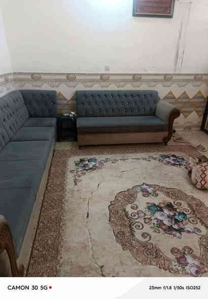 تخم ديوان ٨ مقاعد نضيف اي ضرر مابي السعر200 الف وبي مجال بسيط حك الجيه
***********
