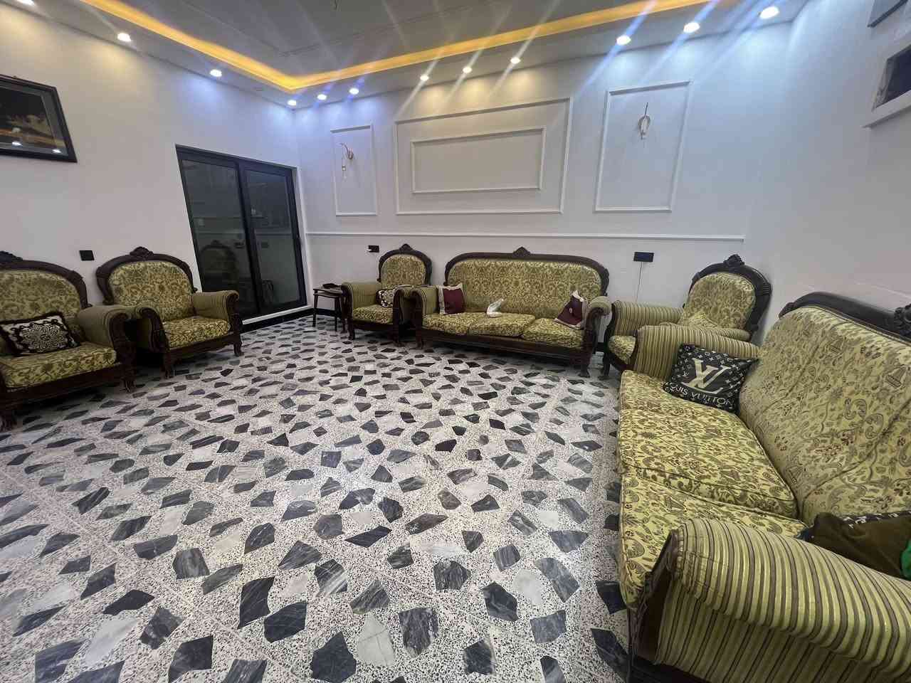 بيع مستعجل طخم الرئاسي سعر ١٥٠ الف
الديوان الاسود والرصاصي سعر ٣٠٠ الف
***********
