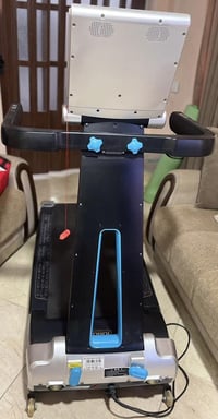 جهاز جري للبيع استعمال قليل جدا يتحمل وزن ١٢٠ كغم من شركة IUBU الشاشة ...