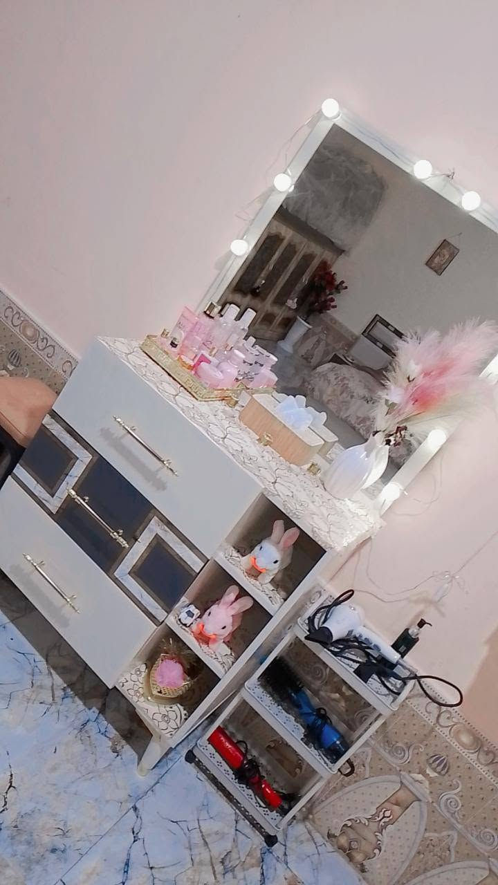 غرفه تركيه5 قطع استعمال قليل ماخذه 800 الف اريد ابيعه 450 وبيه مجال العنوان البصرة القبله ***********

