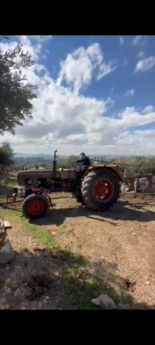 السلام عليكم للبيع مكينه عنتر موديل 86 مكفوله كفاله عامه رقم وسنوية اربيل بدون تحويل محرك گير اكسن مكفول تايرات تركي جديد ستيرن باور مكينه شوفت عينك  السعر/ 5 مليون ونس وبيها مجال مكان سليمانية ***********
