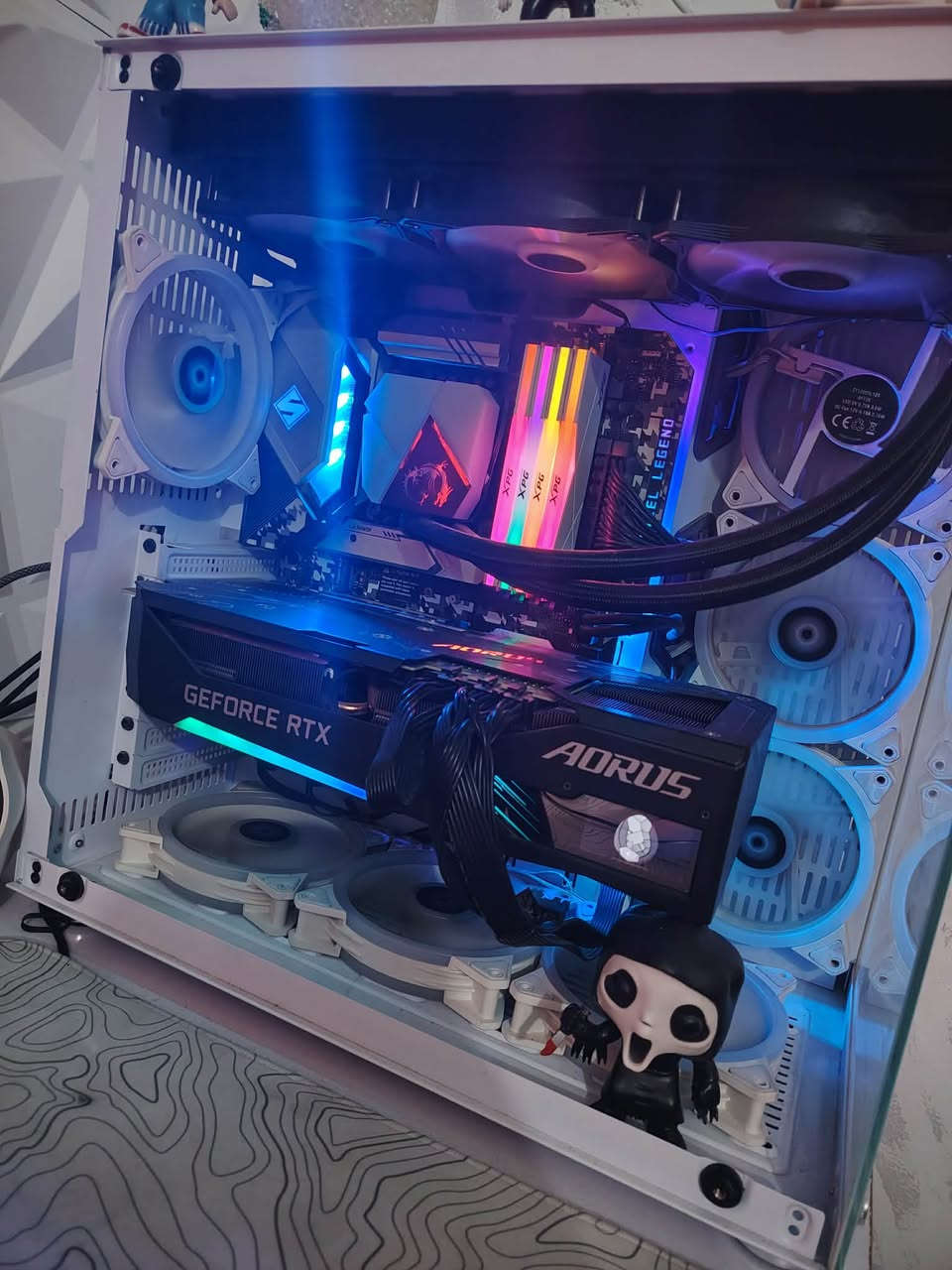 تجميعة جاهزة كل القطع براندات معروفة
السلام عليكم التجميعة سعرها 1400 بيها مجال وكل كراتينها موجوده

i7 10700k
3070ti aorus master 3fan
ram ddr4 8×4 3600mhz xpg rgp
power 700w fsp gold
cooler 360ml msi 
caes white full  7 fan
Mb ASRock z490 stell legend 
 Hard 1t ssd
توصيل موجود مكاني بصرة رقمي ***********

