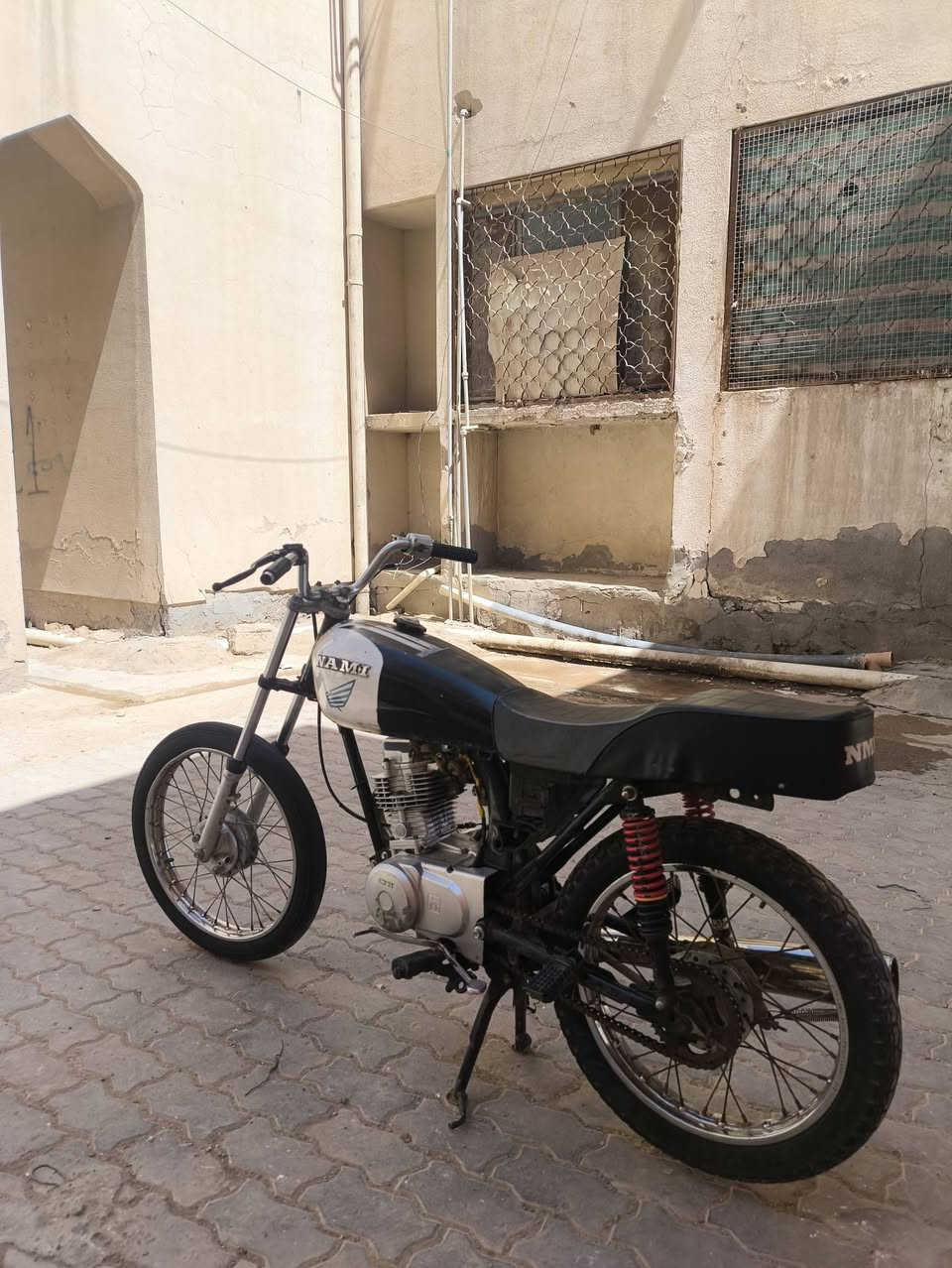 نامة للبيع مفتوحه فقط ولفات عوزه ترتيب بسيط خارجي بدون أوراق سعر 425 وبيه مجال قليل مكاني العمارات الجديده قرب مسبح العماره الكبير شراي خاص او اتصال ***********

