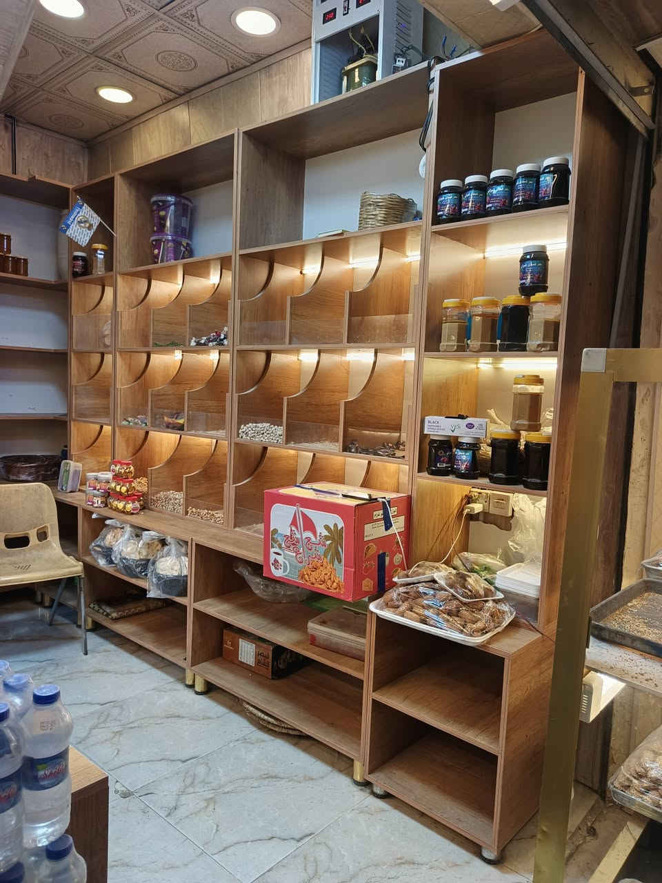 السلام عليكم غراض محل كرزات للبيع زائد برادين تركي مداخلات تصليح زائد باترونات المني عدد 2 للاتصال
***********
