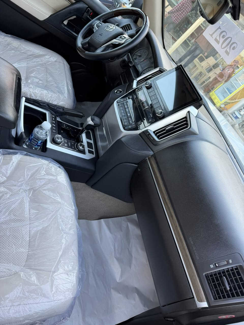 للبيع 
لاندكروز 2010 محدثه 2021 داخل خارج اصلي بالشركه /////رقم 

بغداد تحويل مباشر اخوان لحد يكول قرار جديده ماعرف شنو بشرط انطيك تحويل وضمان 

سياره جديده كلش مال جناي بيها نصبه تخبل بيها تراي مال زيرو 

سياره احلى من الصور كير محرك صدر تخم تاير فحص كلهن 
 
العنوان/ديوانية /أم الخيل 
‏***********
