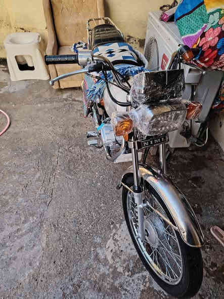 سلام عليكم دراجه نامه موديل 2025 أوراق سكنر استنساخ دراجه مثل مشوف نضيفه كلش مكاني حي العامل *********** سعرها 700
