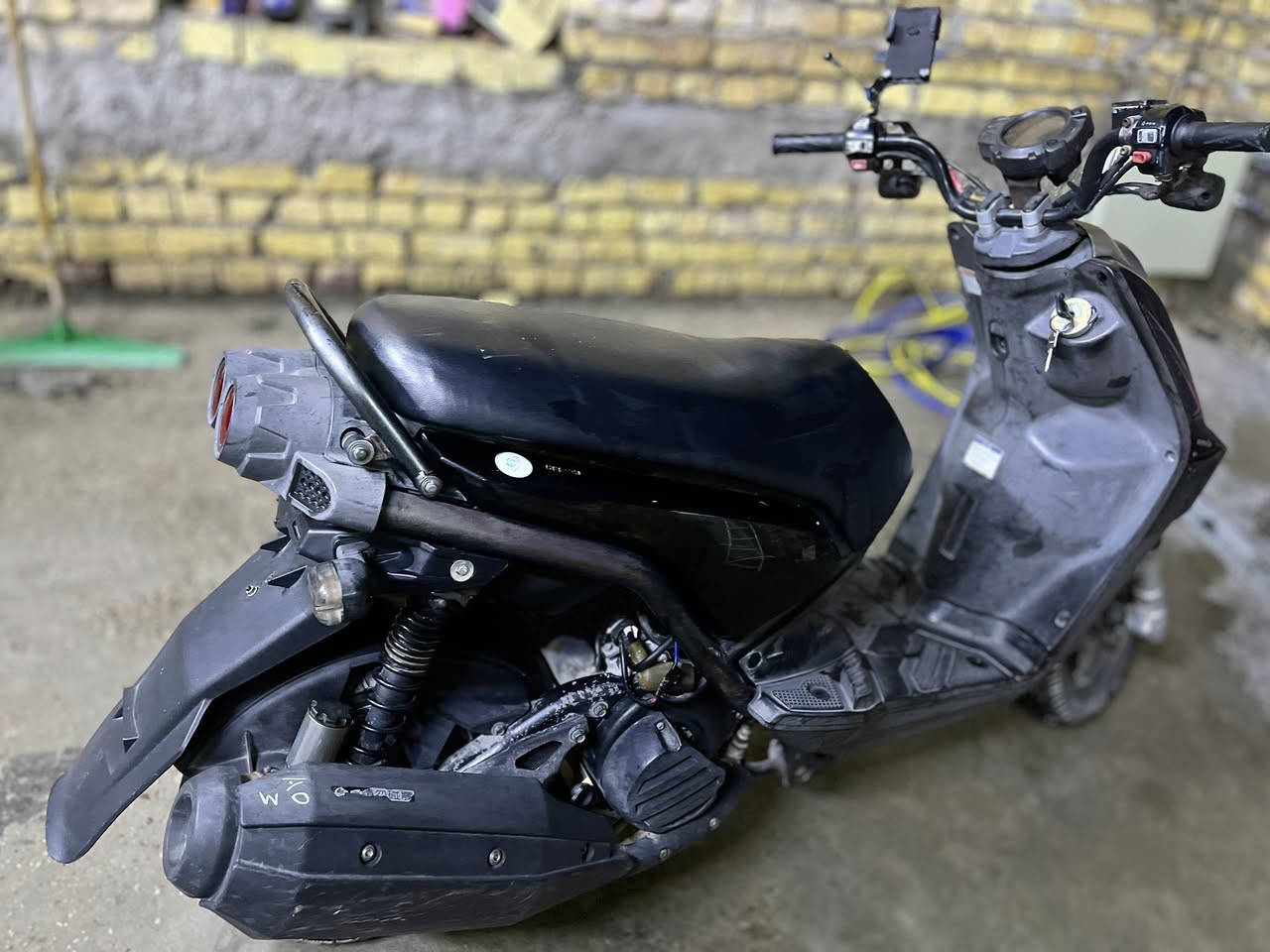 السلام عليكم دراجة سكنس جبلي للبيع شوفت عينك نظيفة ابلادية مكينة ما مفتوحة مال رمبة برغي ما فاتح بيها ب1200 وبيها مجال بسيط 
***********
