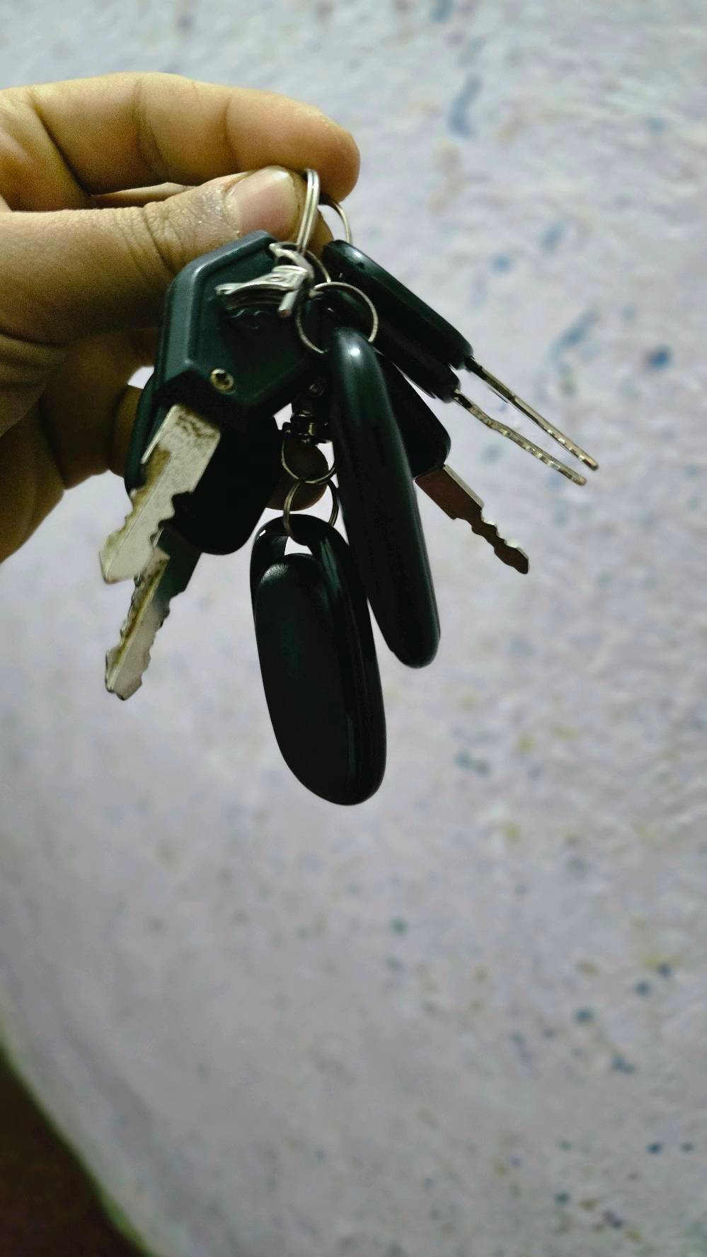 باسكل شحن لبيع
موديل 2025
6بطاريات 72v  (اولى من نوعها بابل من حيث بطارية)
مسافة تقطعة بشحنة وحدة اكثر من 50km
سرعة دراجة 40_50km
مسافة مقطوعة 5130km
تاير خلفي جوبلس
تاير امامي اصلي ما ملعوب بيه
شاحن اصلي وبطارية اصلية
اشارات وضوة وشاشة تنبيه شحن وسرعة
خاصية ربط بلوتوث 
تشغيل عن بعد
مع وجود مفتاحين
دراجة نظيفة جدا

سعرها مشترية 615الف
رايدة 475الف وبيه مجال
مكاني حله
