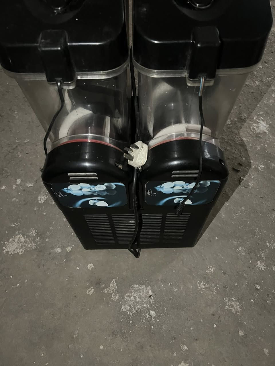 سلام عليكم غراض مرطبات 
مكينه سوفت صيني دبل كمبريس تبريد احواض نضام ليلي جدا نضيفه 
عارض ميلاد تركي ٩بلانك بيه حافظ اخت جديده 
مكينه سلاش ازبراي هوسك تركي جد نضيفه مكاني بغداد لاستفسار ***********
