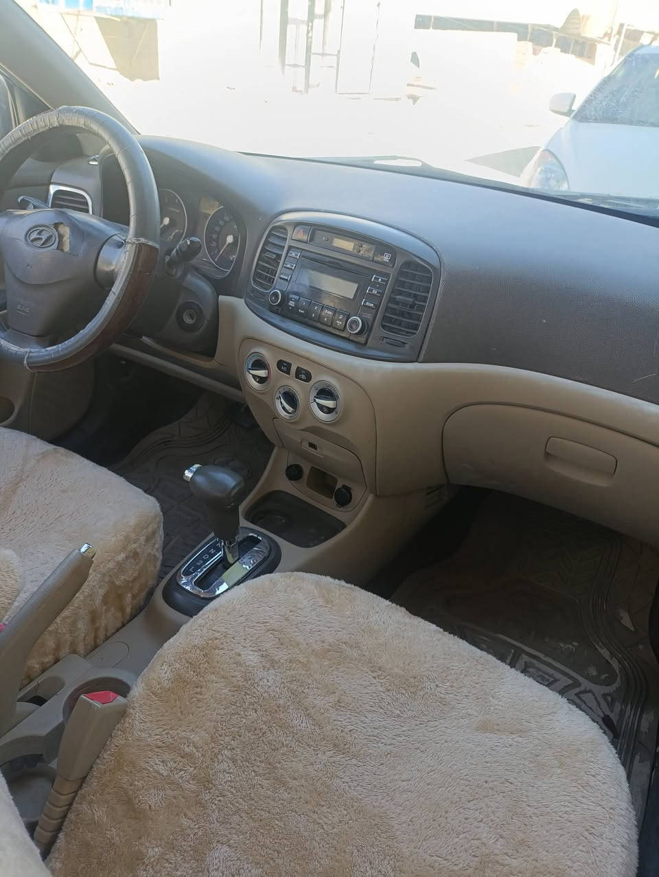 السلام عليكم  اكسنت موديل 9  البيع  رقم صدامي  عليه شارت حجز وارد خليجي  ستوني مسويله  تنكجيه عوزه بس صبغ   العنوان نجف  السعر 35 وبيه مجال الهاتف ***********
