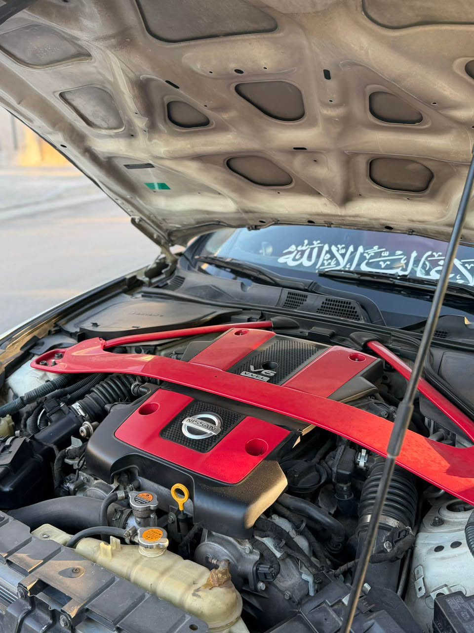 السلام عليكم نيسان Z nismo خليجية موديل 2010 بيها قطعتين و نص صبغ اثر شخوط بدون لا دواخل ولا معجون مكينة كير صدر اكسل الباقي كلة مكفول بدون اي نقص تخم تايرات جديد 
داخل احمر   كشنات جلد.  كشنات كهرباء 
تدفئة و تبريد كشنات مري شفط و السيارة كلش حلوة و مميزة و جديدة ضمان ppf الاسود جوا مكفول بدون اي شخص او اي بارد سويتة جمالية 
عليهة سستم صوت و مرتب
سعر السيارة 120 ورقة 
مكان السيارة الاعظمية
للاتصال او الاستفسار *********** بغداد, العراق
