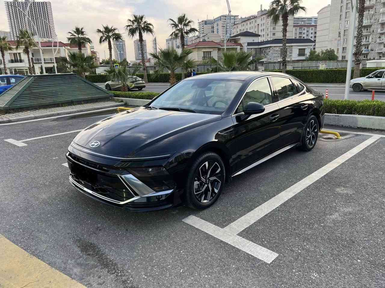 سوناتا 2024 — وارد أمريكي 
 محرك 2.5  / كير 8 نمر  ✈️
ماشيه : 41 الف 
حادث / جداً بسيط فقط ربع بونيد 🔻بدون دواخل ✅
ايرباكات سليمة شركة ✅

المواصفات SEL 
• تشغيل بصمة
• بريك بصمة
• تشغيل عن بُعد
• دخول وتشغيل بصمة
• نظام النقطة العمياء
• رادار أمامي وخلفي
• شاشة كبيرة تدعم Apple CarPlay
• كرسي السائق كهربائي
• تدفئة للمقاعد الأمامية
• منافذ شحن خلفية
•داخل لونين

السعر : 177  $ بدون رقم ( تترقم شمالي )
رقم الهاتف :- واتساب ( *********** )
العنوان / اربيل شارع 100 ( معرض اربيل كارس )
صور الحادث ورقم الشاصي موجود 👇
