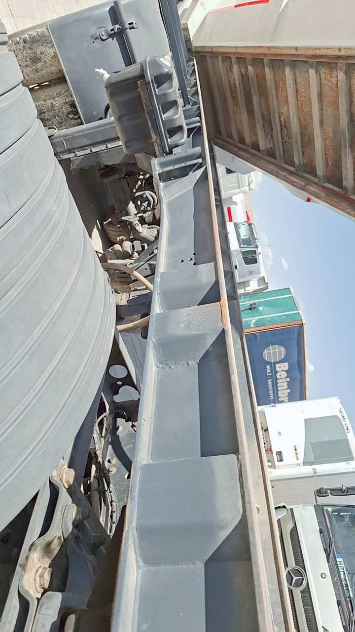 بسم الله الرحمن الرحيم 
النوع السياره . مارسدس اكسور تاك ويل دبل قماره تريله قلاب 3 محاور دبل تاير 47. طن 
موديل 2005. حجم محرك . 18.43
مواصفات . تبريد . تايدر 5 طقات . كير كهربائي اكسن برينه بيلاد 
عربانه CNC . تركري . 2 محور سبرنك لعاب .1 محور رفاع جوبليس بدون كسر بدون فطر . طخم تاير 
كير اكسن محرك قماره صبغ مكفول كفاله عامه شرط 
رقم دهوك تحويل مباشر . حصه كاز 
السعر 330 معا مجال 
عنوان معرض هوار . طريق دهوك موصل جمبور عميريه 
***********
***********
