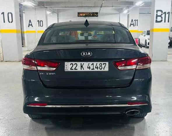 السلام عليكم 
كيا اوبتما 2017 fe
قطعه وحده صبغ فقط قبغ الجنطه 
كير ومحرك كفاله 
لون نفطي 
رقم اربيل   
تحكم ستيرن جهتين 
كامره خلفيه 
شاشه صغيره 
تبريد بيانو 
السعر 125 
مكان بغداد 
*********** بغداد
