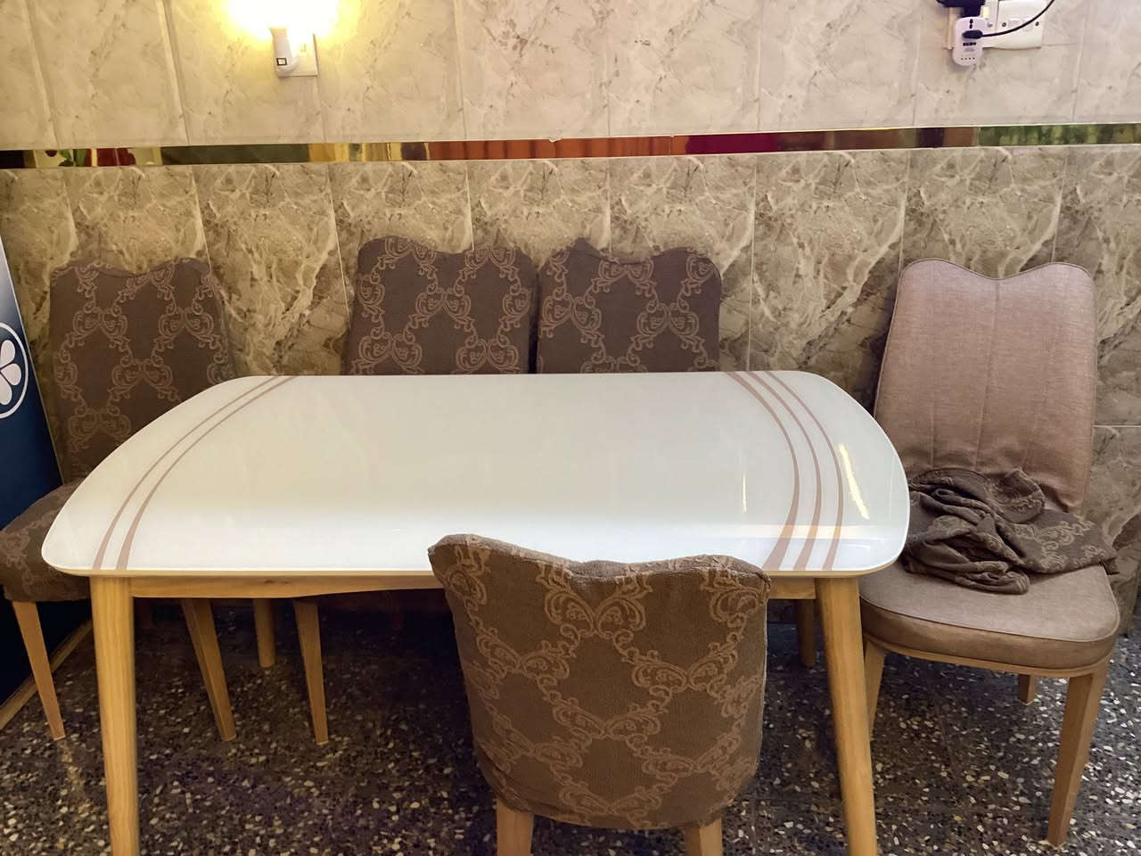 مرحبا ميز مع كراسي 6 الميز مرمر رجل خشب الكراسي تعبانه قليل العنوان بغداد بلديات للاستفسار خاص


**إذا كنت صاحب هذا الإعلان وتريد حذفه لأي سبب، رجاءا أرسل رسالة إلى الدعم الفني**