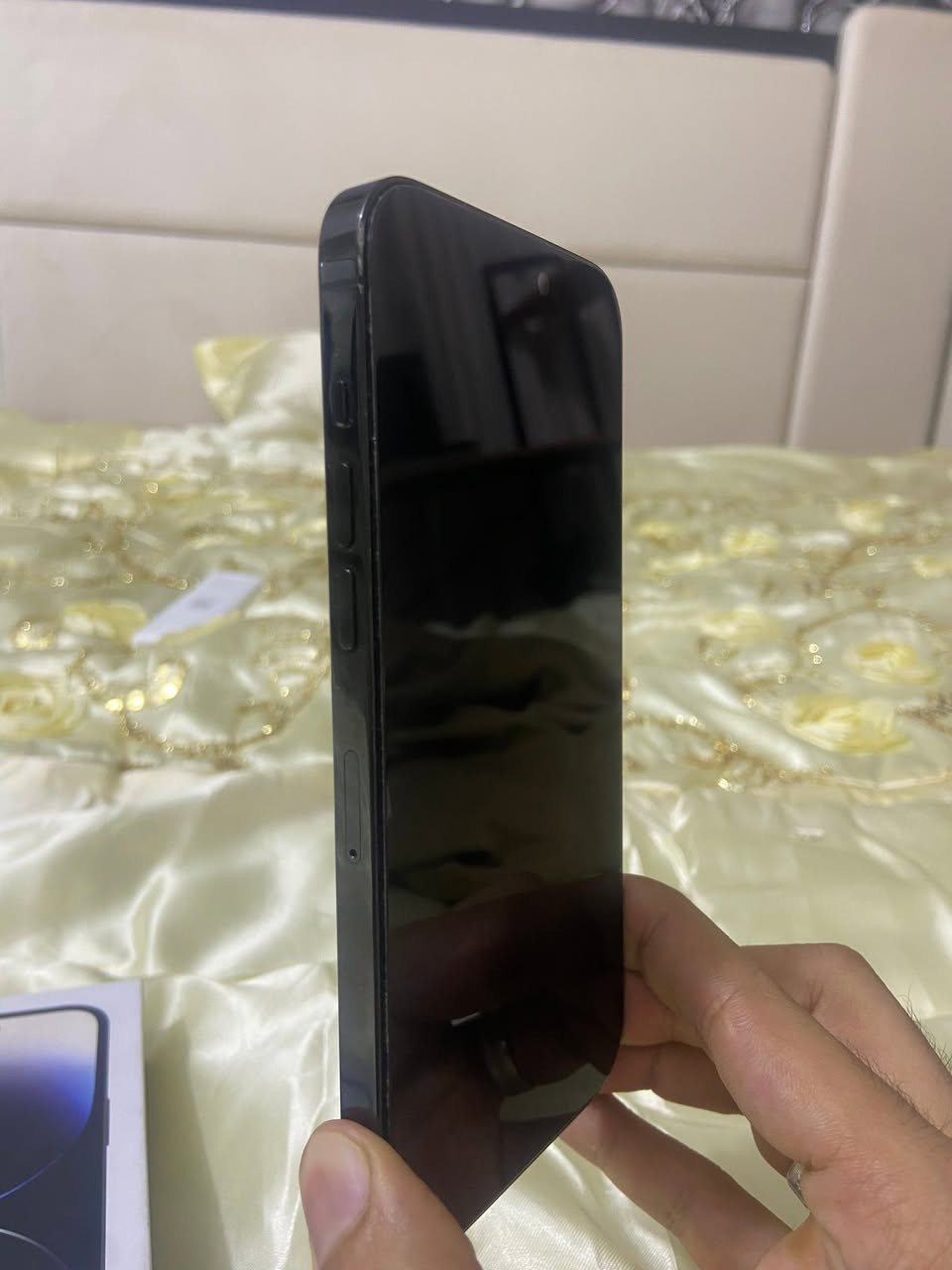 سـيـد الألـوان الأــسود black
1- آيفون 14 برو ماكس ‏ iPhone 14 Pro Max

2- بـطـارية 80‎%‎ ولا تفكر بالشحن ابدد

3- نـمـوذج M 

4- نسخة اليابان تك خط 

5- جهاز فول نظافه عدا طخه صغيرة بالشاصي مامبينه 

6- ملحقات الجهاز باكيت فقط 

7- سعر الجهاز 850 الف مكفول عدا طخه مامبينه 

ملاحظة لو مامحتاج فلوس يحرم أبيع جهاز مال جنية


**إذا كنت صاحب هذا الإعلان وتريد حذفه لأي سبب، رجاءا أرسل رسالة إلى الدعم الفني**