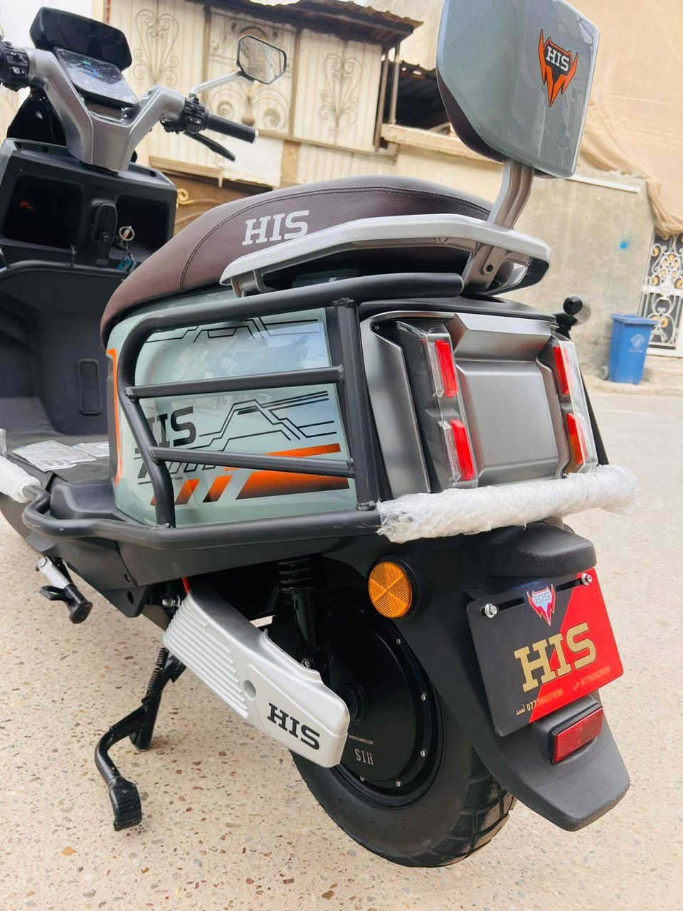 سلام عليكم ورحمه الله وبركاتو 
دراجه شحن الصاعقه موديل 2026
ملف 2000 عدد البطاريات 6”
عدد التحويلات 4 عداد السرعه100
عداد الكيلو متر 1066تقطع مسافه 70 k
 السعر 950 وبيه مجال بسيط جدا مكاني بغداد الزعفرانيه للااستفسار ***********
