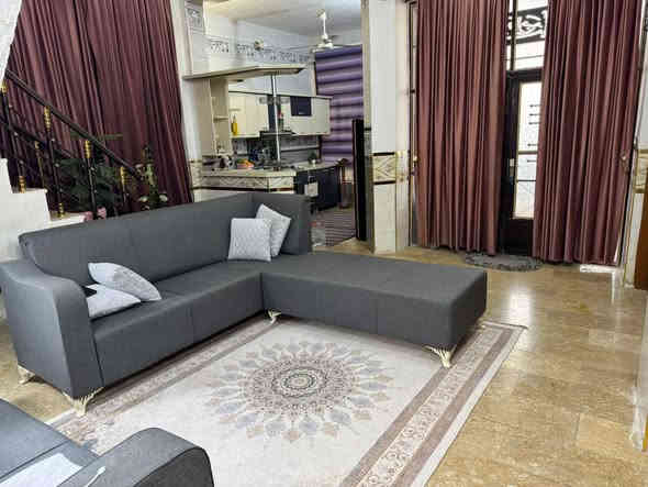 السلام عليكم بيت للبيع كربلاء طويربج حي الجمعيه قرب مدرسه المستقبل المساحه 150 واقع حال 160يتكون من استقبال/صاله/غرفه نوم/مطبخ/مجمع صحيات السعر70وبيه مجال
*********** كربلاء
