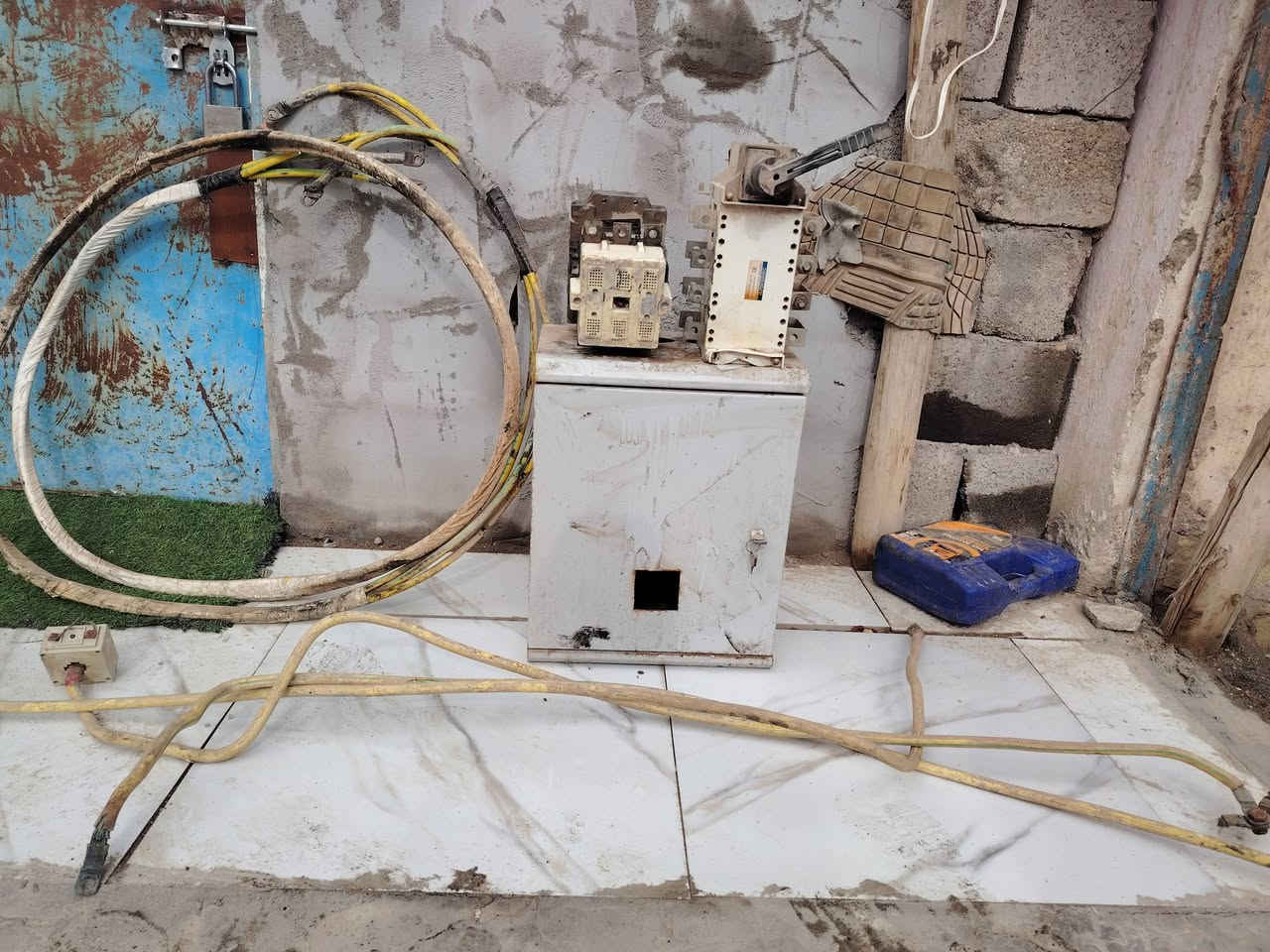 سلام وعليكم جهاز تحويل +كيبلات للبيع المكان ميسان مكلف بنشر هاذه رقم راعيهن
***********
