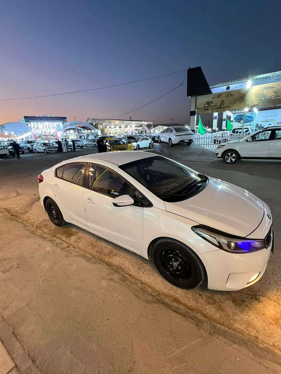 كيا سيراتو ٢٠١٧ خليجيه  بيه قطعتين صبغ

كما موضح بسونار *********** السعر ١١٦ وبيه مجال مكاني نجف
