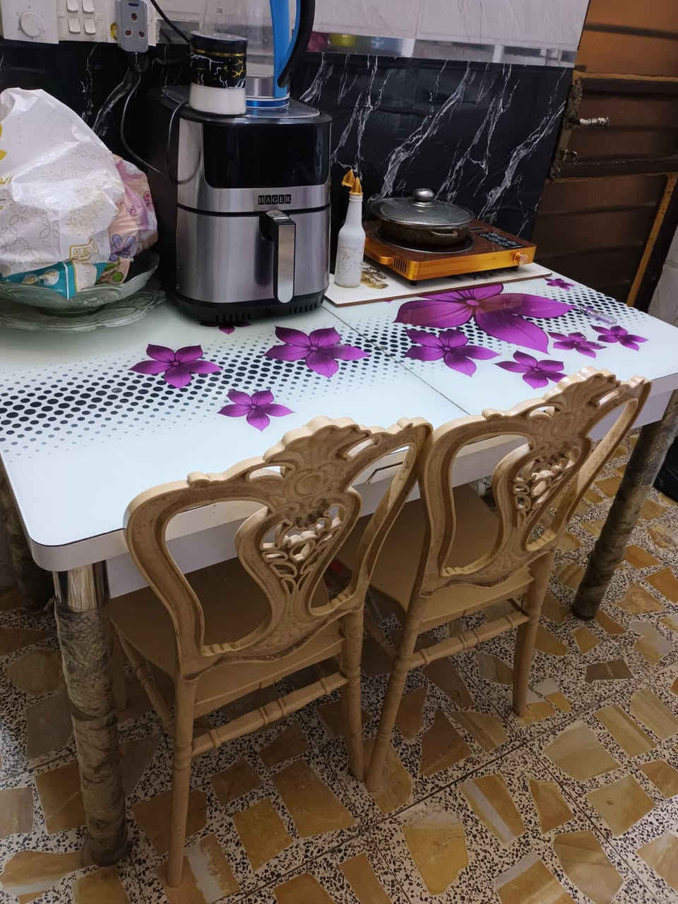 مجمده جديده   ١٠٠ وميز مترتين ٦٠ 
بدون كراسي


**إذا كنت صاحب هذا الإعلان وتريد حذفه لأي سبب، رجاءا أرسل رسالة إلى الدعم الفني**