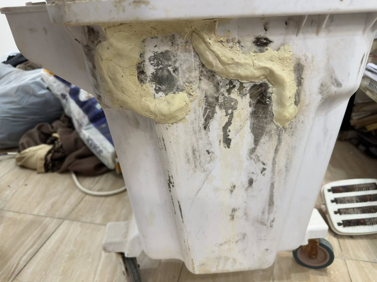 السلام عليكم مبرده كونفيرا حجم كبير للبيع نضيفه شغاله بس بيها ضربه بلاسفل ما ماثره ولا بيها تسريب للبيع السعر ٧٥ بيها مجال


**إذا كنت صاحب هذا الإعلان وتريد حذفه لأي سبب، رجاءا أرسل رسالة إلى الدعم الفني**
