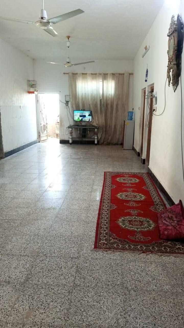 بيت للبيع في منطقة الدفاس البساتين البيت شوفت عينكم يرادله 3 ملاين ويكمل المساحه 340  وماي ومجاري وكهرباء وجاي يبلطون السعر 69وبي مجال ولمو شراي لا يراسل واني خادمكم متوفر بس واتساب  ***********
