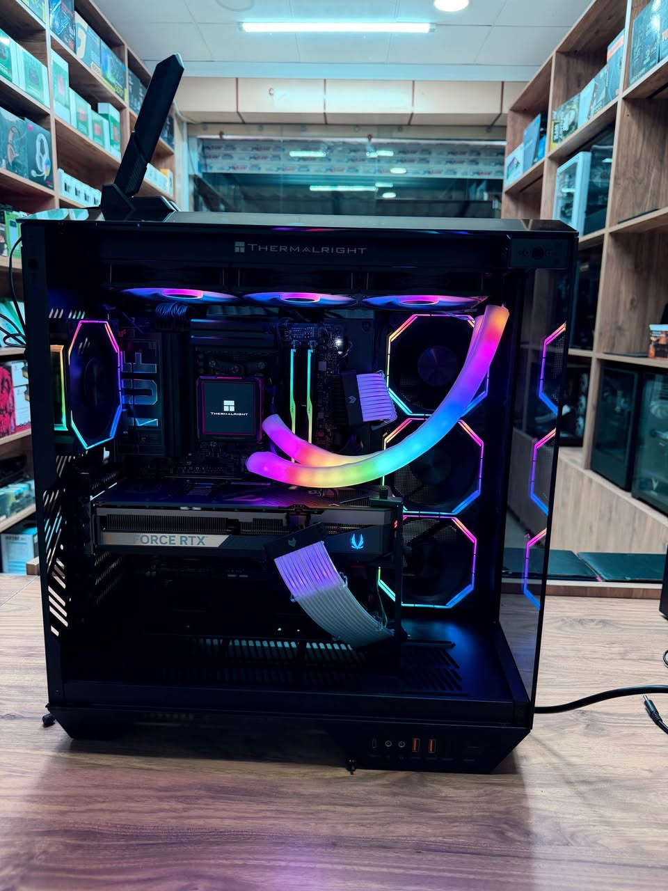 Gpu:rtx 5080 zotac 16 gb 
Cpu:ryzn9 9950X
Ram: 32 GB ddr5 6000mhz g skill
Psh: 1250 wat segotep 
Mth: X870 asus tuf gaming wifi 7
Hard: 1 TB samsung 990 pro 
Cooler: thirmalright full screen 3 fan 
Case :dy 470 dark black 

سڵاوی خواتان لێبێ هاتینەوە لاتان بەشتێکی ناوازەو تایبەت
تایبەتە بە کاری دیزاین و گەیمینگی زۆر بەهێز 
وەکوو نوێ وایە 
زەمانی ٦ مانگی هەیە 
نرخی تەنها 2950$
گەیاندن هەیە 
***********
*********** أربيل, العراق
